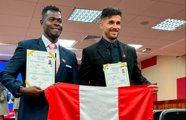 JUGADORES DE LOS CHANKAS RECIBEN OFICIALMENTE LA NACIONALIDAD PERUANA